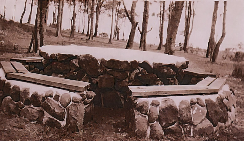 Sunset-Park-table-circular-setats-1930s