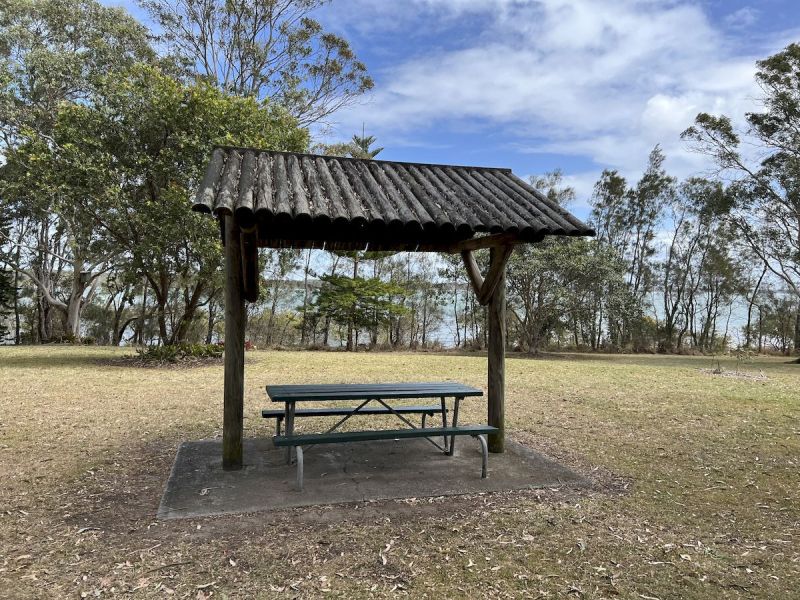 Sunset-Park-picnic-table-with-cover-near-entrance-northern-view